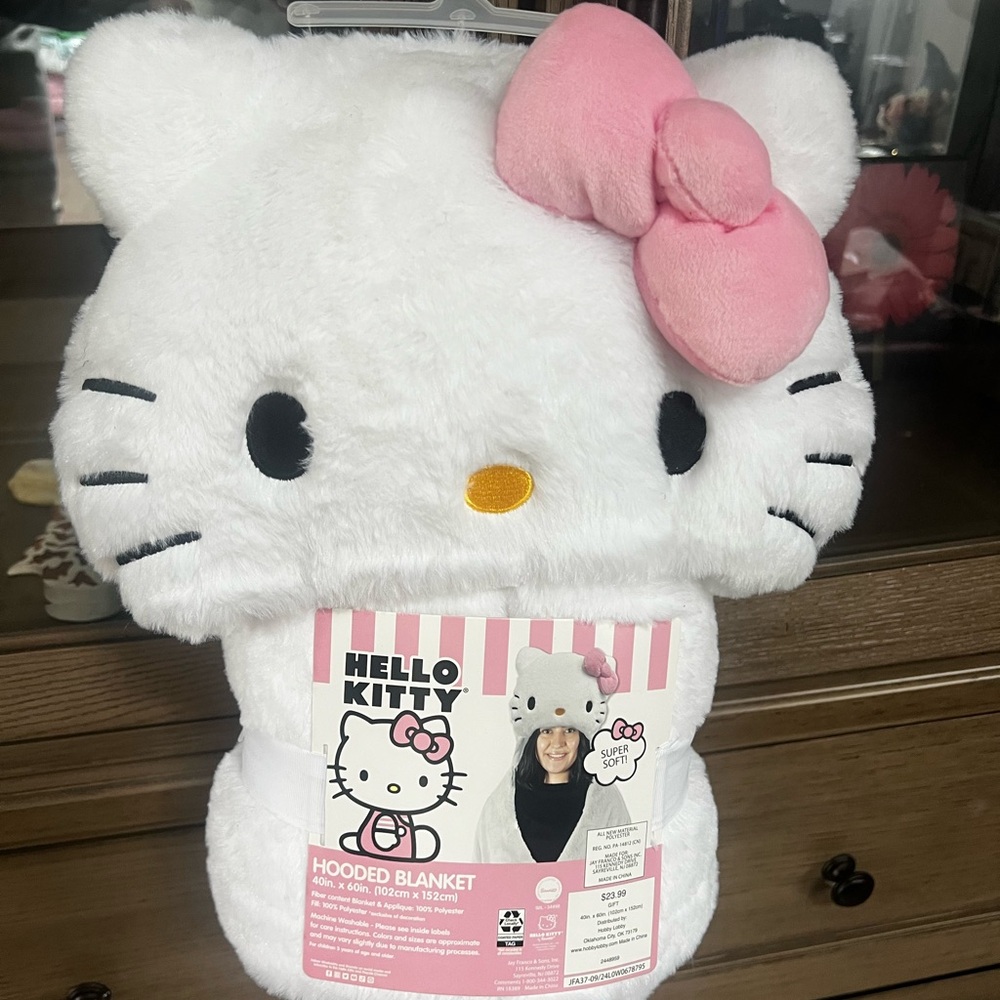 Hello Kitty Plush Hooded Blanket - White and Pink